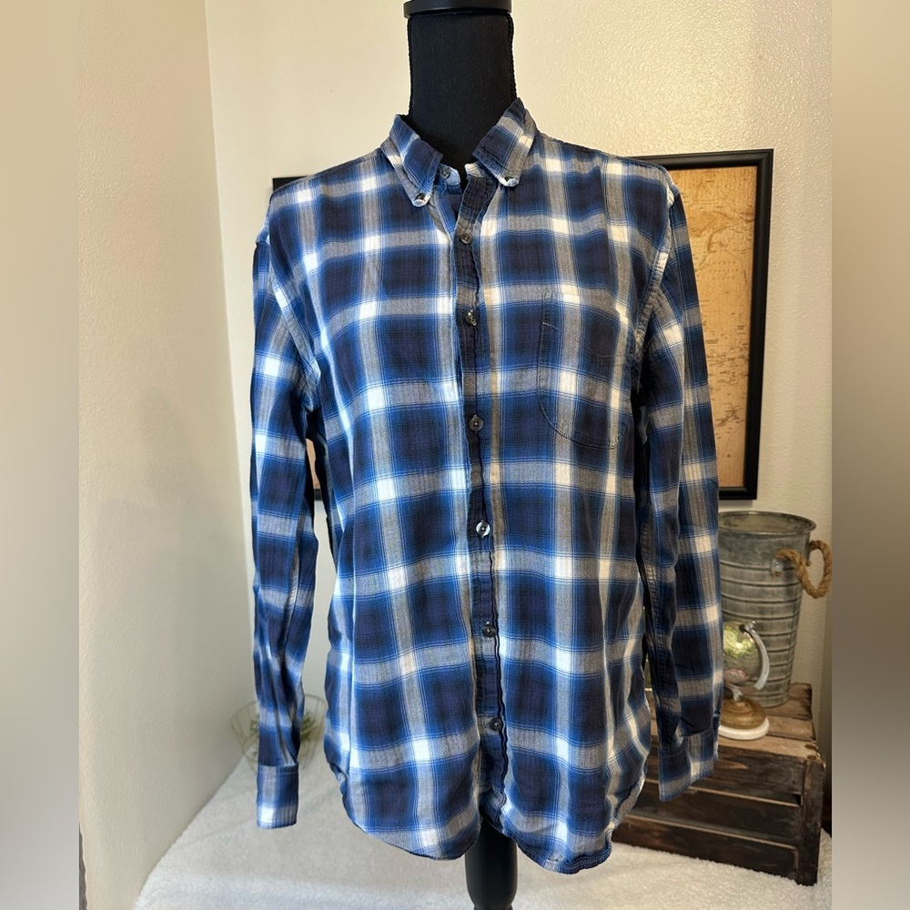 Vince lightweight button down shirt large
